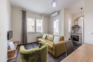 TV - Dream by the Sea Apartment (Plazhi San Pietro)