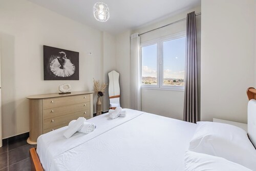 The Seabreeze Apartment by PikHost