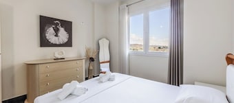 The Seabreeze Apartment by PikHost