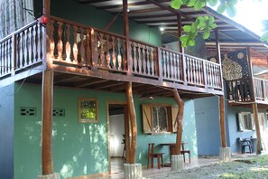 Exterior detail - Caribbean Breezes (Limón)