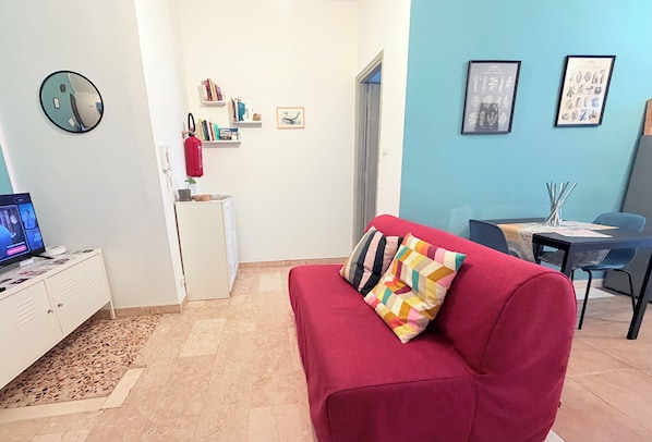 تلفزيون، كُتُب، شاشة كمبيوتر