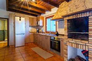 Coffee/tea maker, fridge, microwave, oven - Penthouse Amparo del Teide - Terrace & BBQ (Icod de los Vinos)