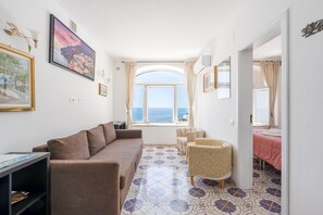 Living area - Spacious 5-bedroom in Positano center, on 2 floor,2 terraces overlooking the sea (Positano)