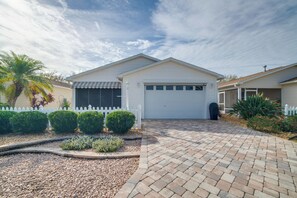 Exterior - 1 Mi to Golf: Home w/ Chic Patio in The Villages (The Villages)