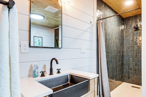 Hair dryer, towels - Secluded Red River Gorge Cabin w/ Rooftop Deck! (Campton)