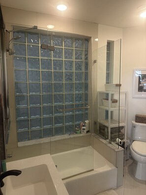 Jetted tub, hair dryer, towels, soap