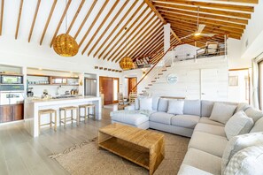 TV - Bougainvillea House & Pool Club at Mahogany Bay (San Pedro)