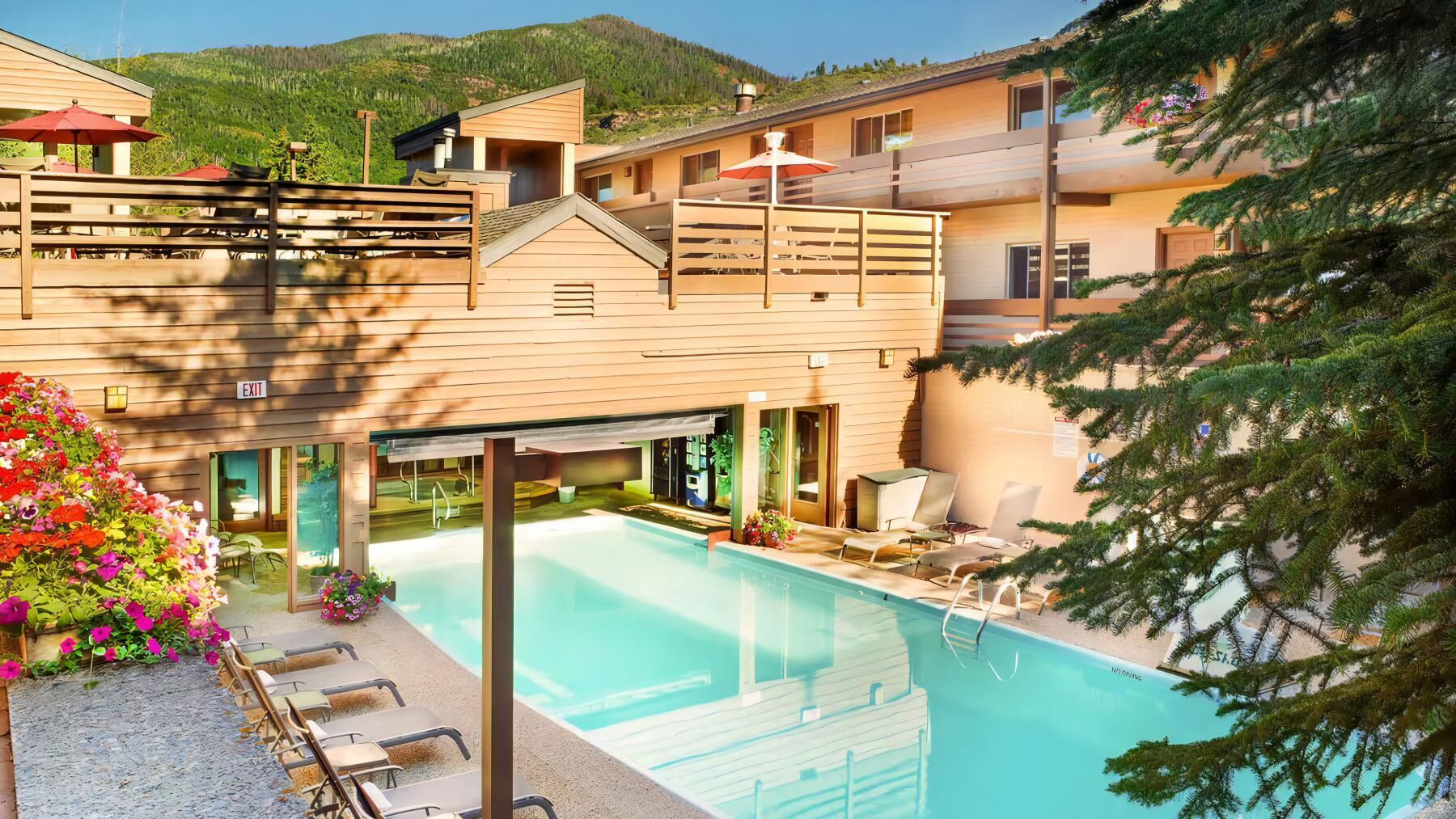 屋内プール、屋外プール