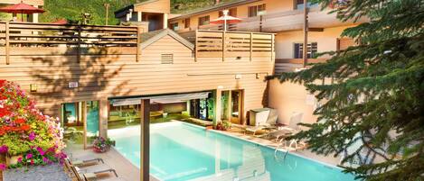 屋内プール、屋外プール