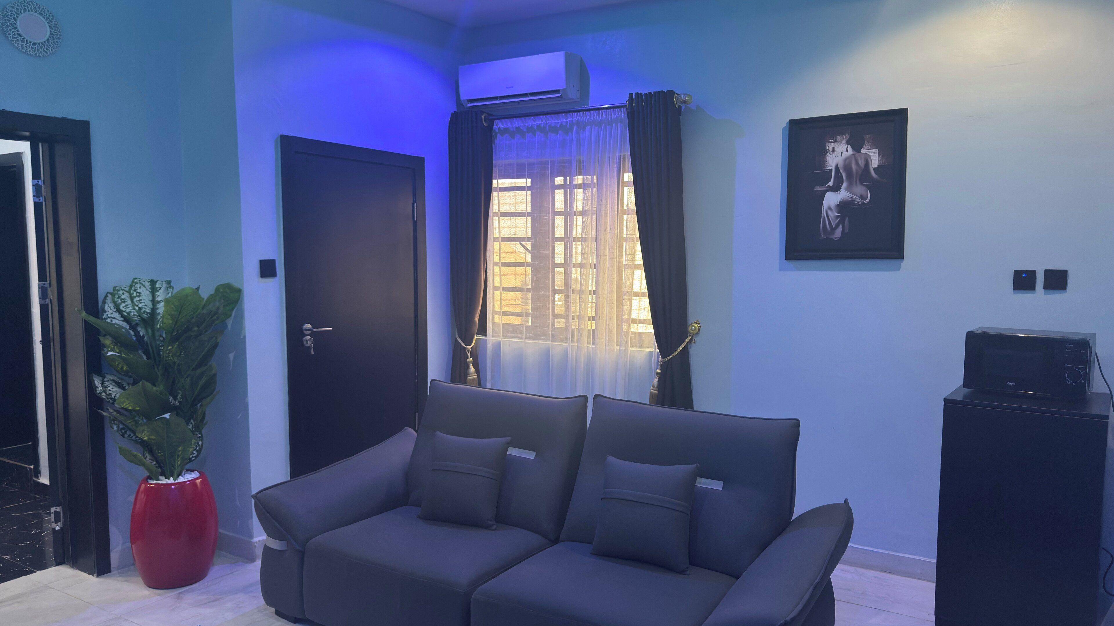 مكتب ومساحة عمل للكمبيوتر المحمول وواي فاي مجانًا