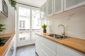 Apartment | Eigene Küche | Kühlschrank, Mikrowelle, Ofen, Herdplatte