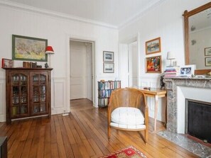 Interior - Bright apt with balcony in the heart of Paris (Paris)