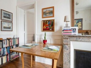 Interior - Bright apt with balcony in the heart of Paris (Paris)