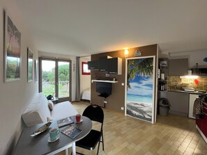 TV - The Little Arbanais : Ideal studio near the sea (Hyères)
