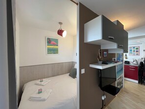 1 bedroom, iron/ironing board, bed sheets - The Little Arbanais : Ideal studio near the sea (Hyères)
