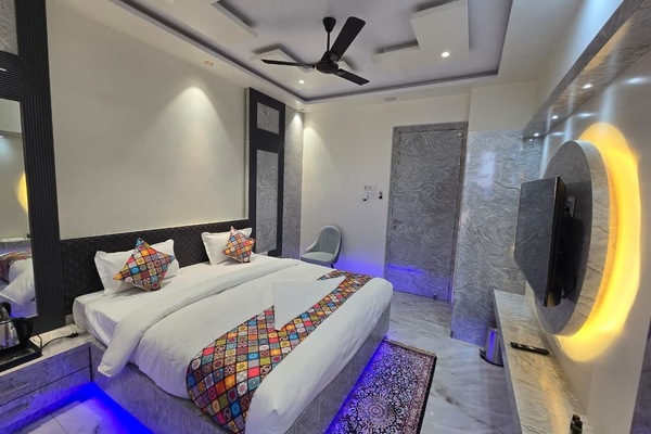 Standard Double Room, Balcony, City View | In-room safe, iron/ironing board (on request), WiFi (free)