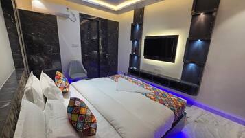 Standard Double Room, Balcony, City View | In-room safe, iron/ironing board, free WiFi