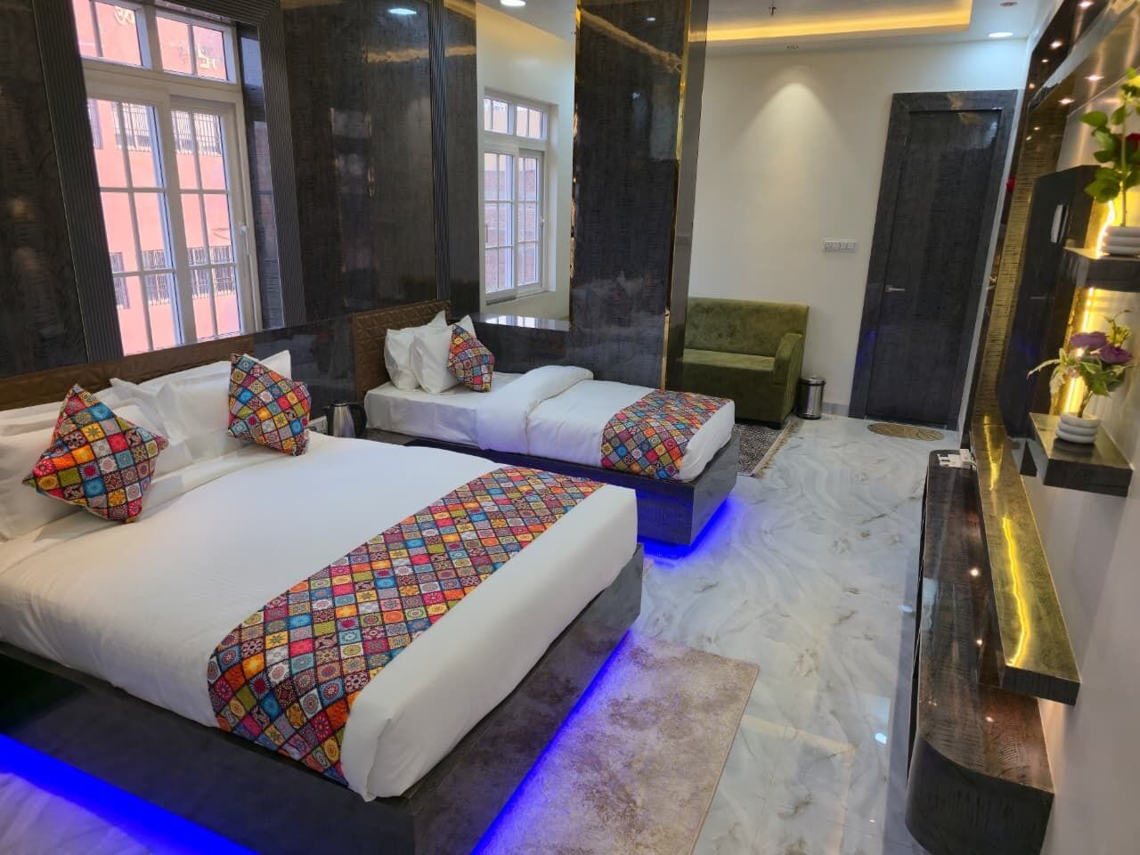 Coffres-forts dans les chambres, fer et planche à repasser