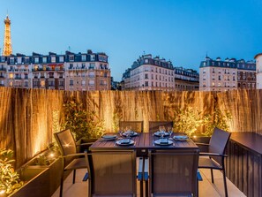 Apartment | Terrace/patio - Signature Suite Eiffel Tower terrace (Paris)
