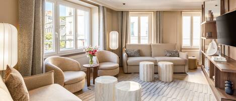 Appartamento | Area soggiorno | Smart TV 55 pollici con canali via cavo, Netflix, servizi in streaming