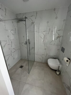 Shower, hair dryer, towels - Casa Alegria (Tunes)