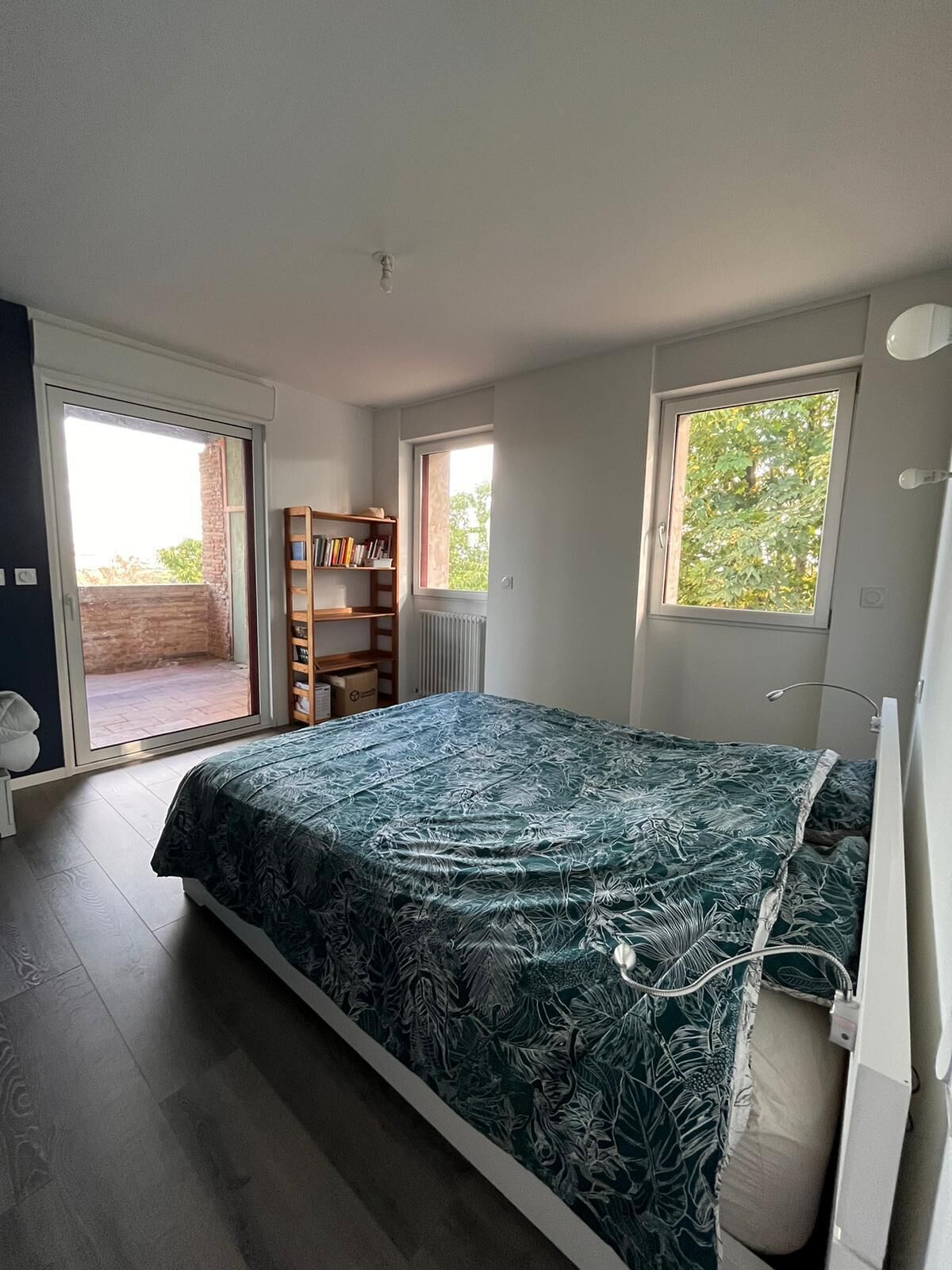 Planxa i posts de planxar, wifi i roba de llit 