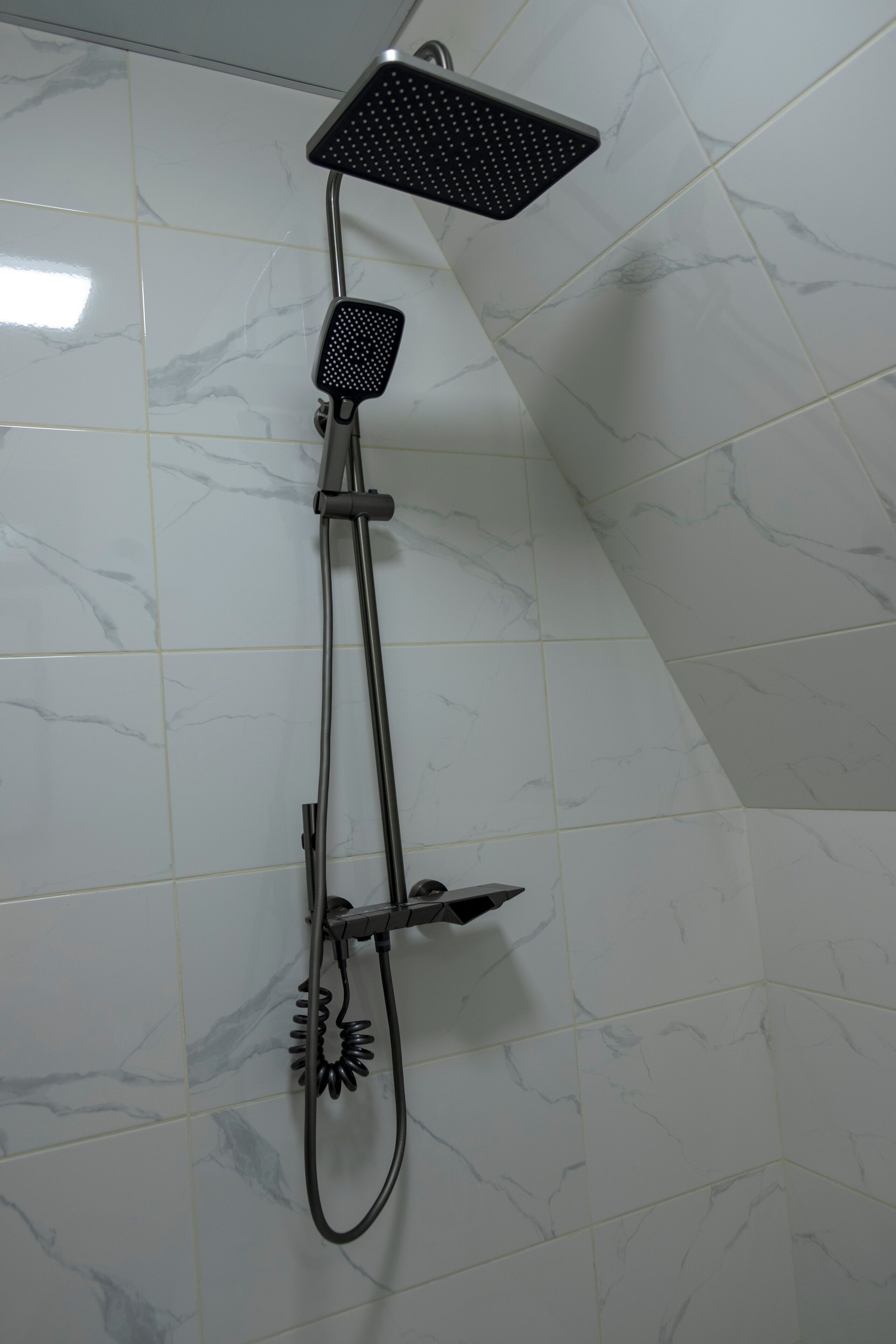 Haartrockner, Handtücher, Seife, Toilettenpapier