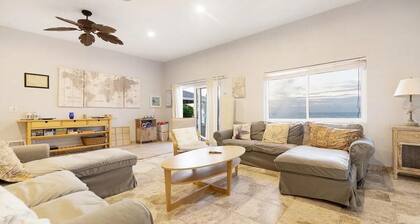 Spacious 4-bedroom house in charming Cat Island with AC