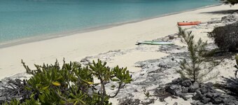 Spacious 4-bedroom house in charming Cat Island with AC