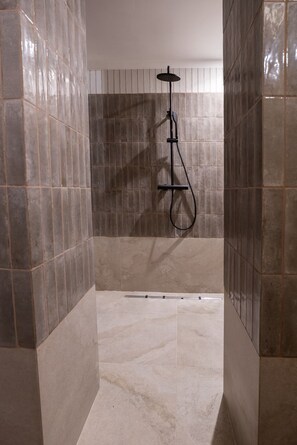 Hair dryer, bidet, towels, soap - Boutique Apartment Blending Art, History & Comfort (Acireale)