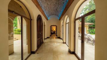Villa (6 Bedrooms) | Interior