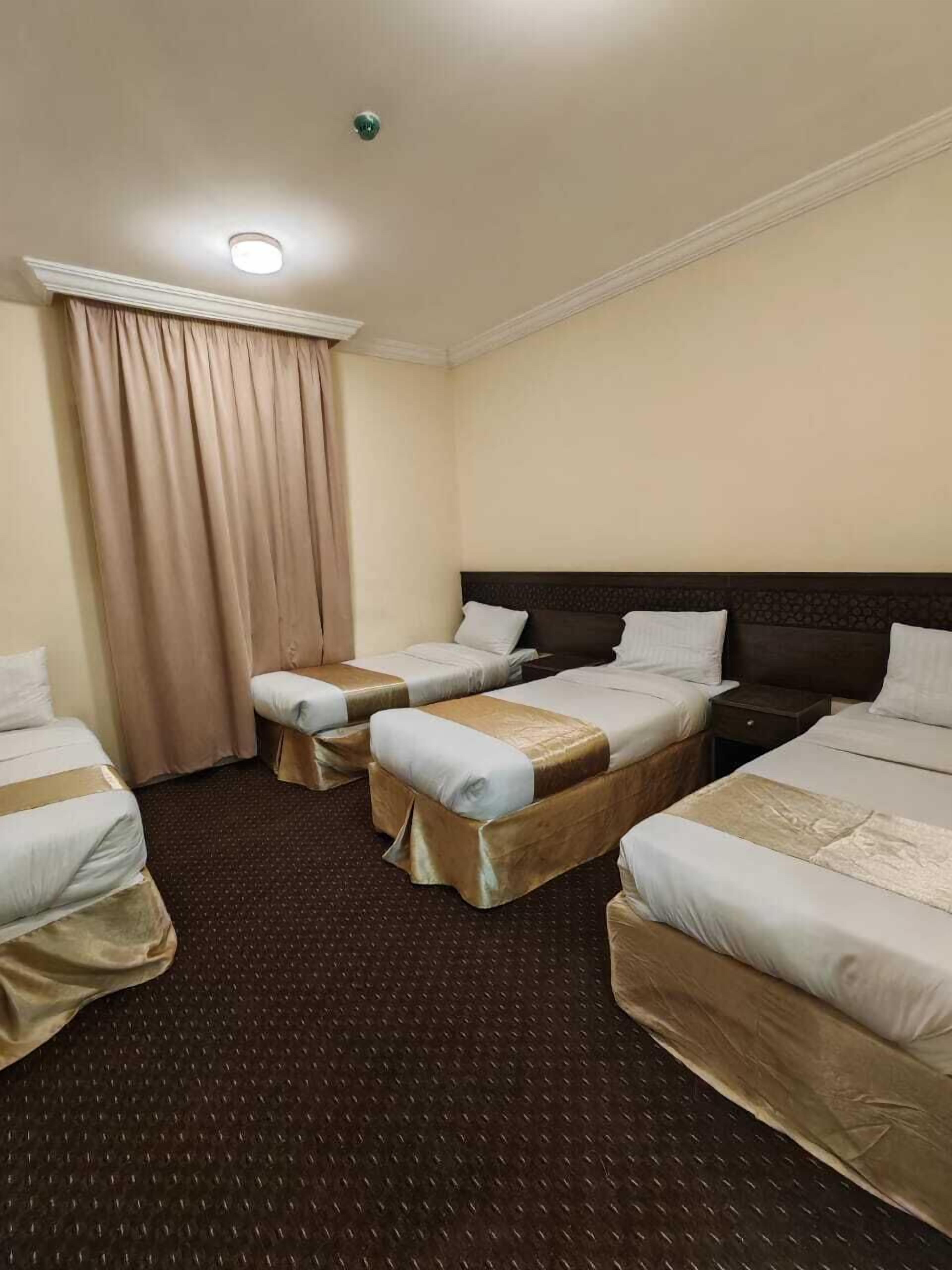 Basic Triple Room | In-room safe, blackout drapes, soundproofing