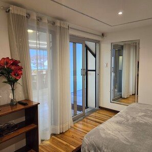 1 chambre, fer et planche à repasser, accès Internet, draps fournis