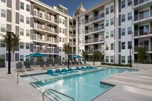 Outdoor pool - The Heart of Midtown (Atlanta)