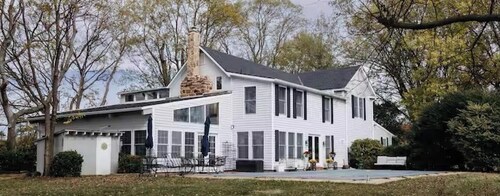 The Whipper Inn at Winfall ~ Horses Welcome