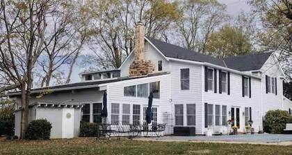 The Whipper Inn at Winfall ~ Horses Welcome