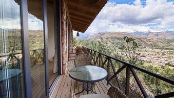 Suite – deluxe, balkong, fjellutsikt | Overnattingsstedets uteområder