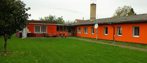 المنشأة من الخارج