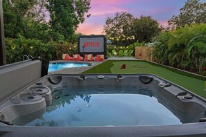 Pool - Backyard Paradise • Sleeps 14 • Arcade Games • Spa (Bradenton)