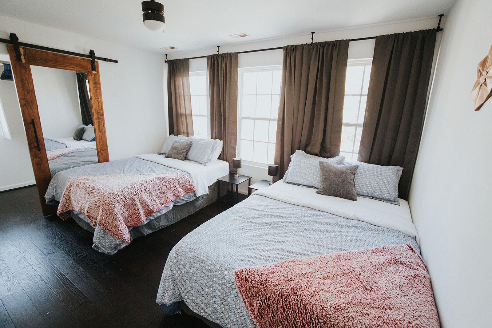 3 soverom, skrivebord, wi-fi og sengetøy