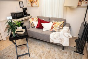 TV - Cozy Suite 142 1BR/1BA (San Antonio)