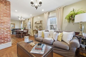 TV, ping pong - The Birdsong Apt. | Game Room & Fire Pit (Winchester)