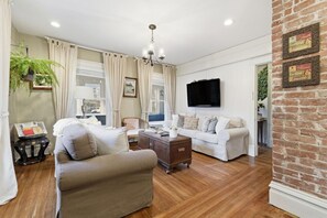 Fernseher, Tischtennisplatte