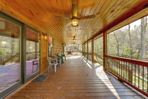 Terrace/patio - Riverfront Cabin w/ Mtn Views in Robbinsville (Robbinsville)