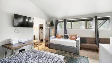 Desk, iron/ironing board, WiFi, bed sheets