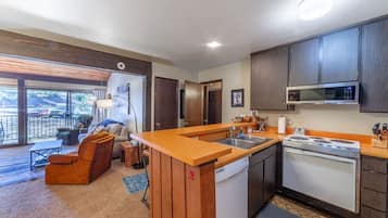 冰箱、微波炉、烤箱、炉灶