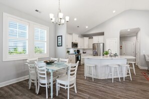 Dining - Resort-Style Living in Beaufort’s Coolest Coastal Community (Beaufort)