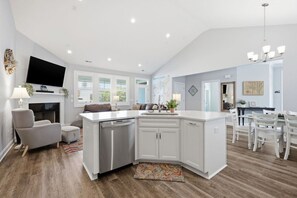 Interior - Resort-Style Living in Beaufort’s Coolest Coastal Community (Beaufort)