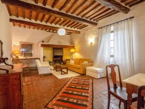 Living area - Renovated apartment just 20 km from Florence in the Tuscan hills (Scandicci)