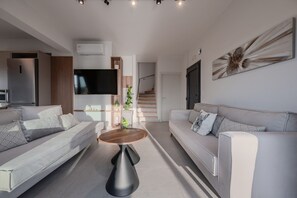 TV, ping pong - Dina Villa,Modern Luxury Retreat near Panormo Beach (Roumeli)